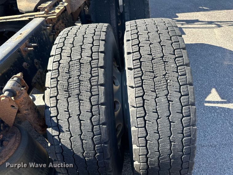 image for item LR9514 2014 Mack CXU613 semi truck