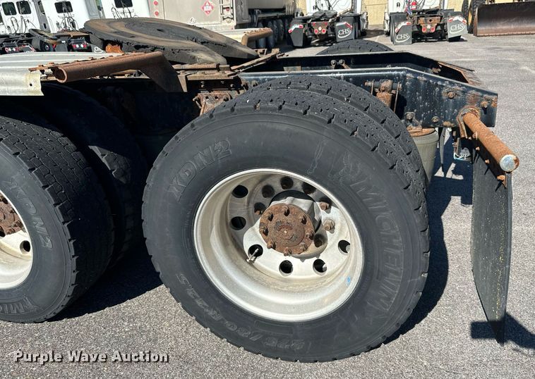 image for item LR9514 2014 Mack CXU613 semi truck