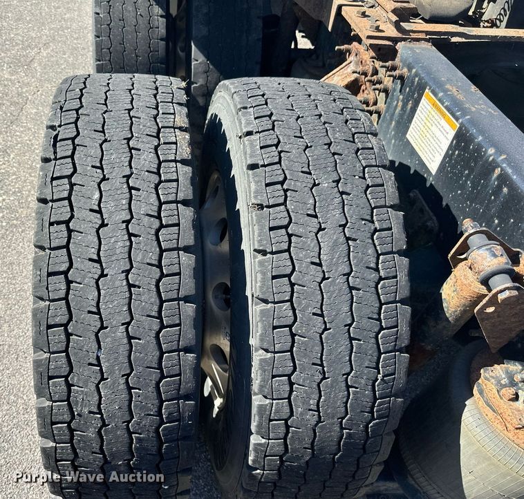 image for item LR9514 2014 Mack CXU613 semi truck