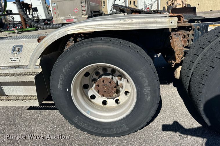 image for item LR9514 2014 Mack CXU613 semi truck