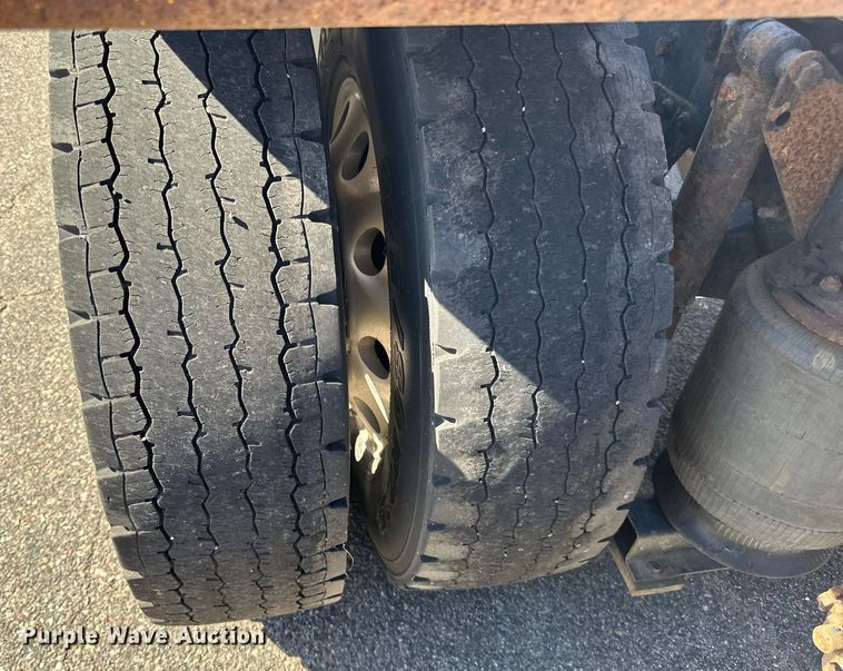 image for item LR9514 2014 Mack CXU613 semi truck