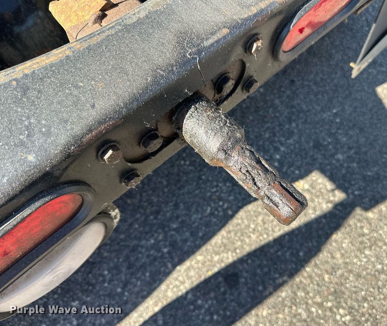 image for item LR9515 2013 Volvo VNL semi truck