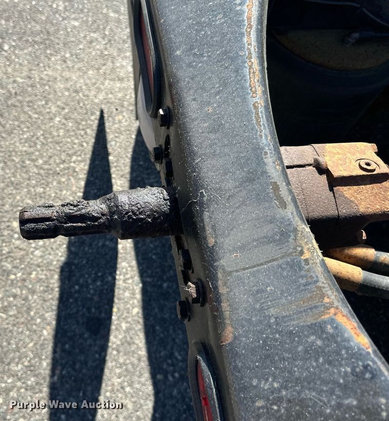 image for item LR9515 2013 Volvo VNL semi truck