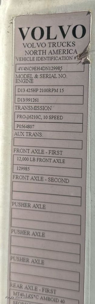 image for item LR9515 2013 Volvo VNL semi truck