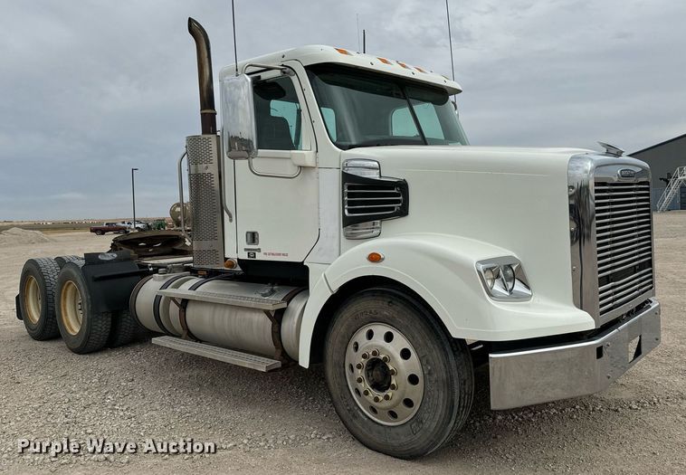 image for item MS9881 2013 Freightliner  Coronado SD 122 semi truck