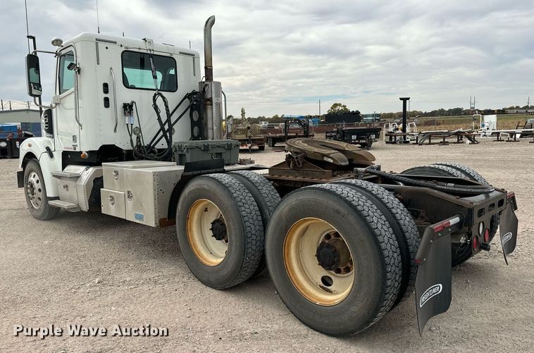 image for item MS9881 2013 Freightliner  Coronado SD 122 semi truck