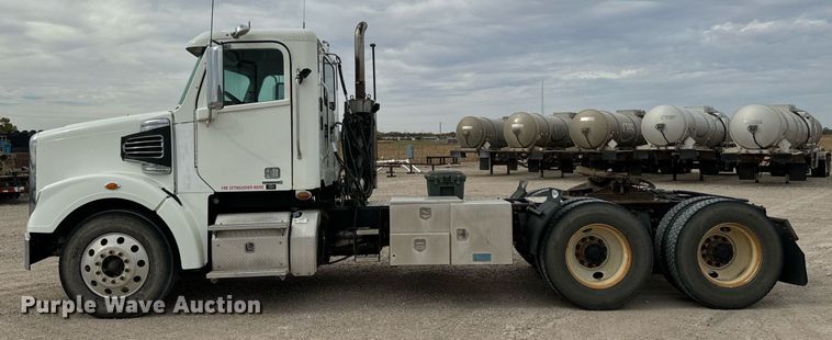 image for item MS9881 2013 Freightliner  Coronado SD 122 semi truck