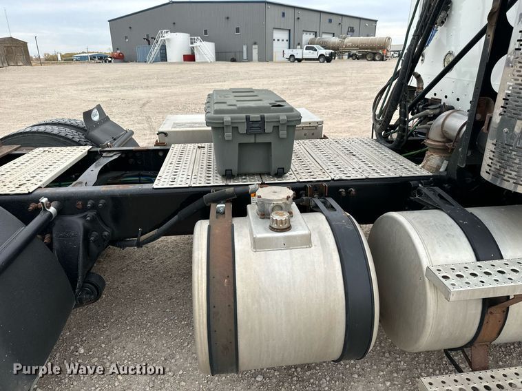 image for item MS9881 2013 Freightliner  Coronado SD 122 semi truck