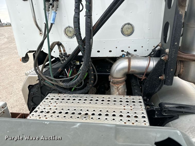 image for item MS9881 2013 Freightliner  Coronado SD 122 semi truck