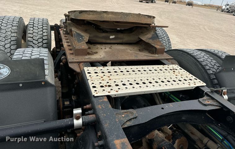 image for item MS9881 2013 Freightliner  Coronado SD 122 semi truck