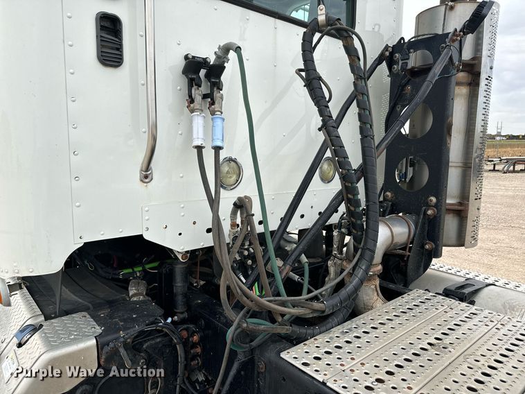 image for item MS9881 2013 Freightliner  Coronado SD 122 semi truck