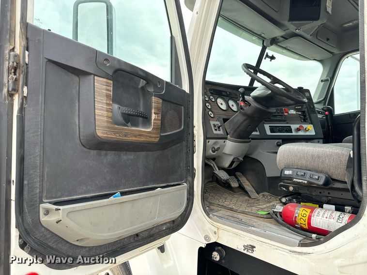 image for item MS9881 2013 Freightliner  Coronado SD 122 semi truck