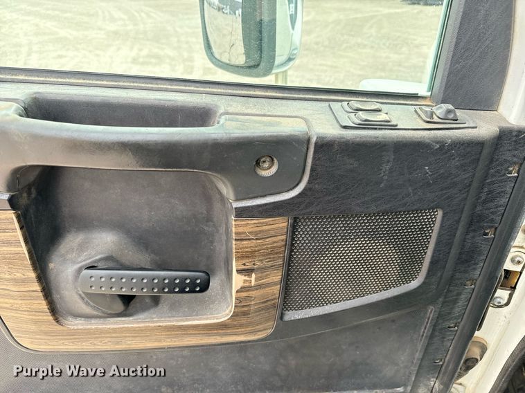 image for item MS9881 2013 Freightliner  Coronado SD 122 semi truck