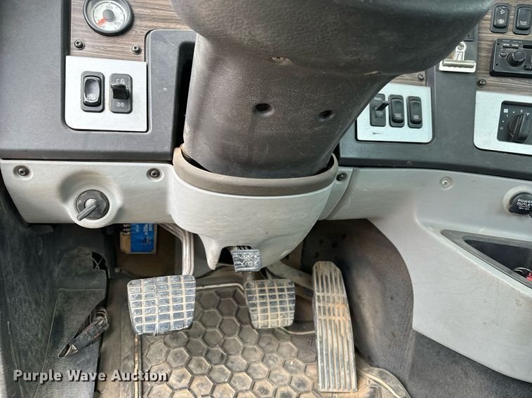 image for item MS9881 2013 Freightliner  Coronado SD 122 semi truck