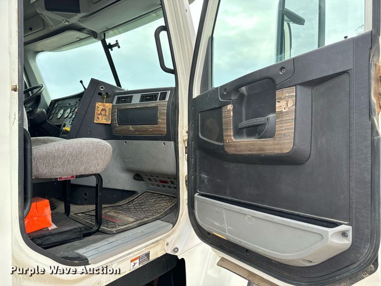 image for item MS9881 2013 Freightliner  Coronado SD 122 semi truck