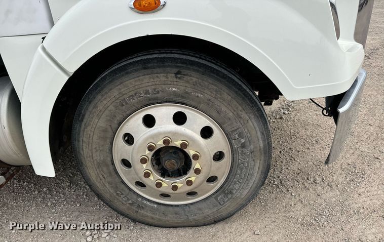 image for item MS9881 2013 Freightliner  Coronado SD 122 semi truck