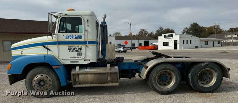 image for item MS9884 2001 Freightliner  FLD120 semi truck