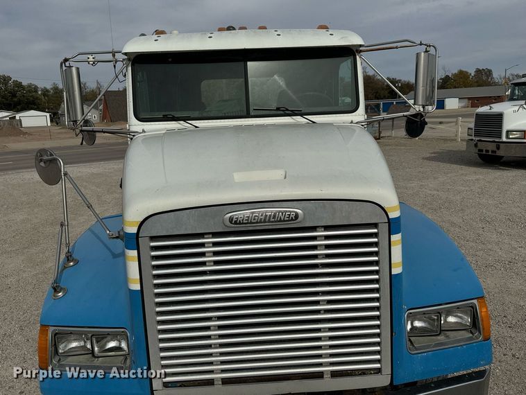 image for item MS9884 2001 Freightliner  FLD120 semi truck