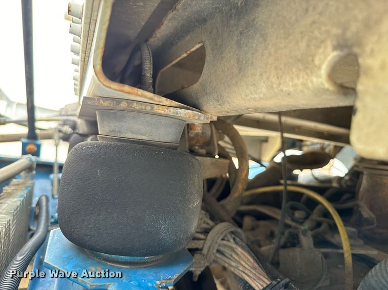 image for item MS9884 2001 Freightliner  FLD120 semi truck