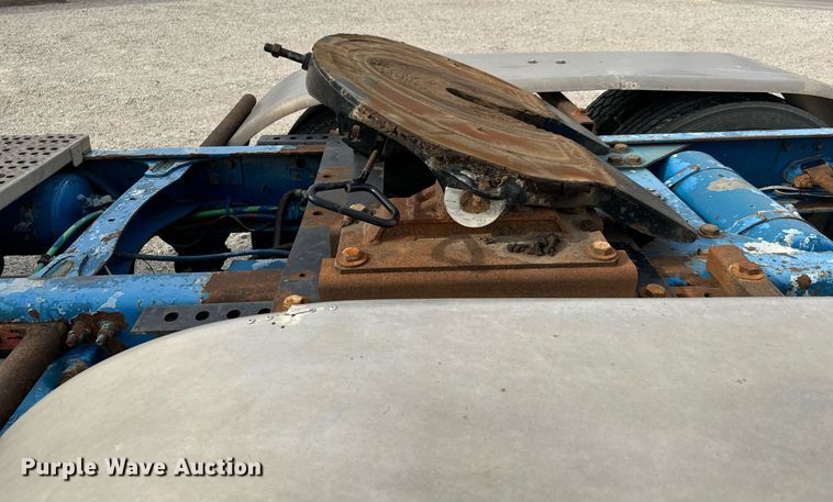 image for item MS9884 2001 Freightliner  FLD120 semi truck