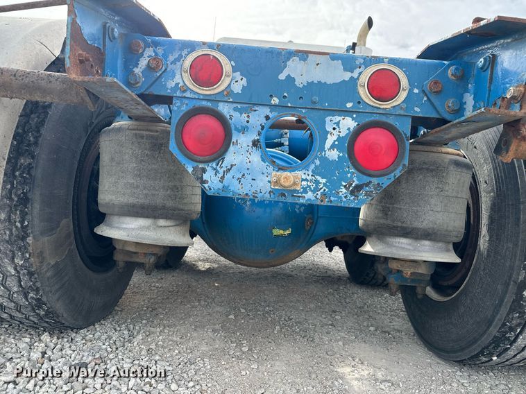 image for item MS9884 2001 Freightliner  FLD120 semi truck