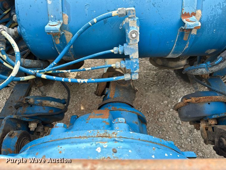 image for item MS9884 2001 Freightliner  FLD120 semi truck