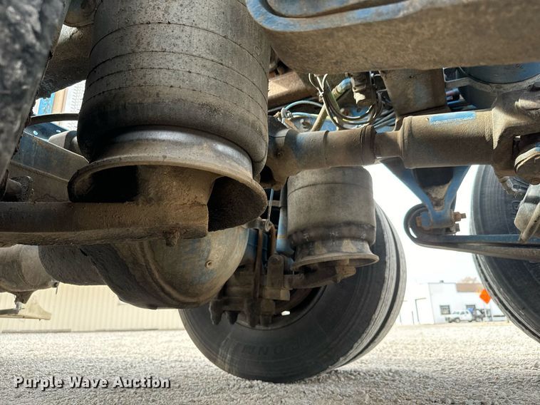 image for item MS9884 2001 Freightliner  FLD120 semi truck