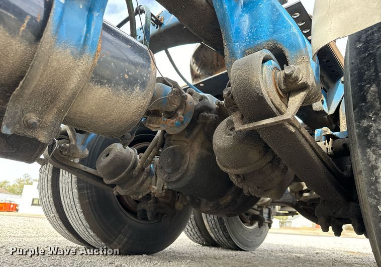 image for item MS9884 2001 Freightliner  FLD120 semi truck