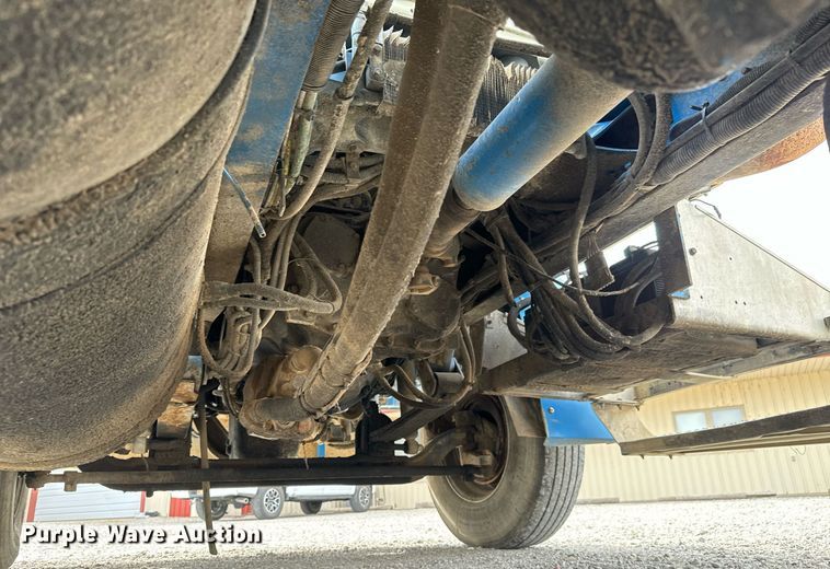 image for item MS9884 2001 Freightliner  FLD120 semi truck