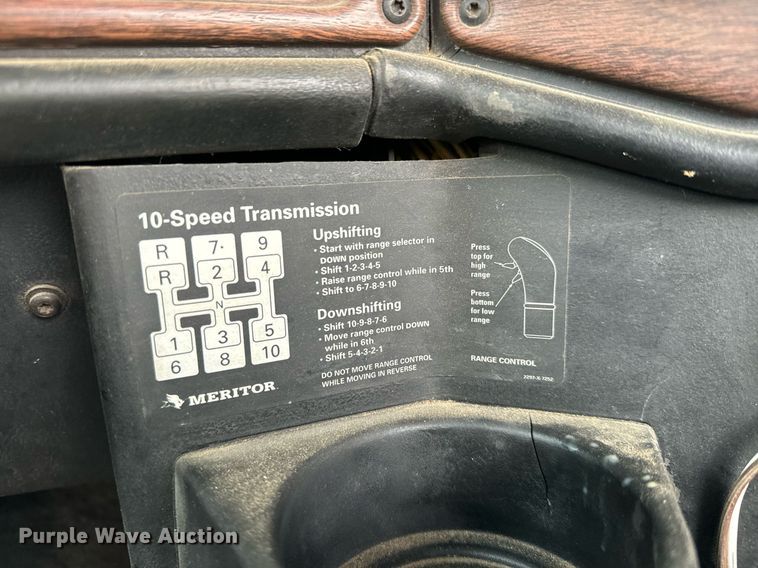 image for item MS9884 2001 Freightliner  FLD120 semi truck