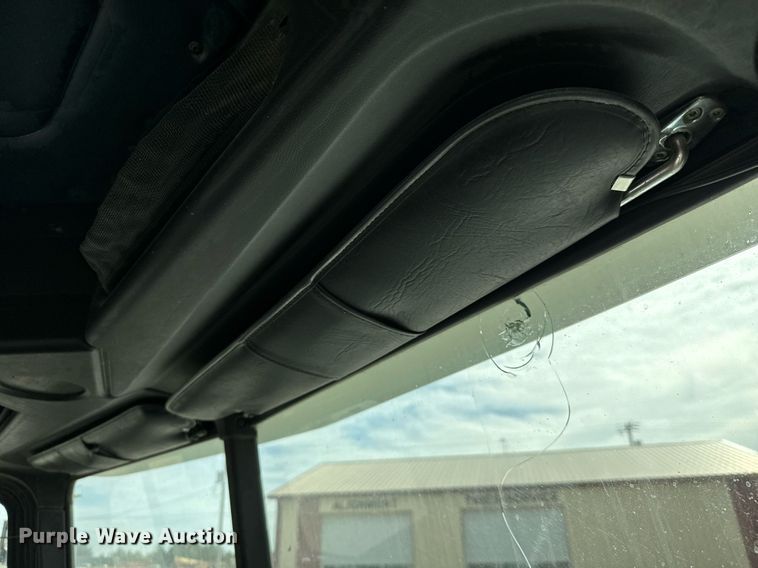 image for item MS9884 2001 Freightliner  FLD120 semi truck