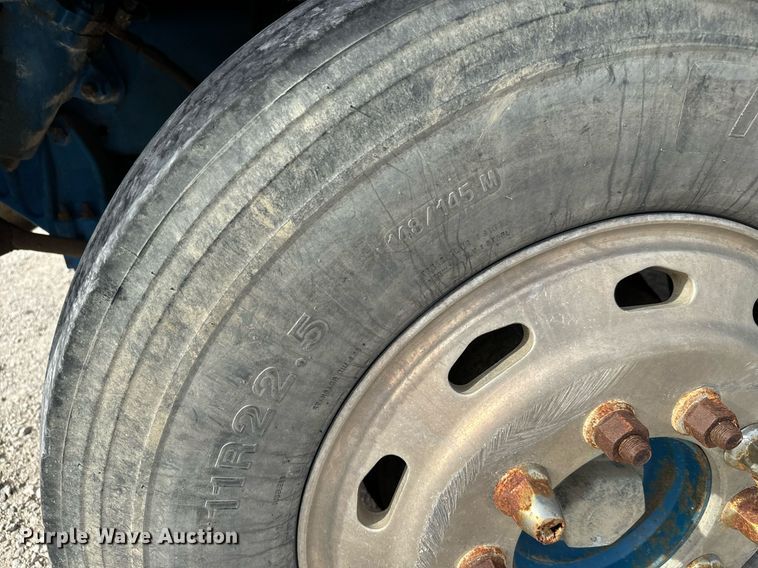 image for item MS9884 2001 Freightliner  FLD120 semi truck