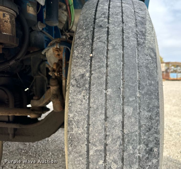 image for item MS9884 2001 Freightliner  FLD120 semi truck