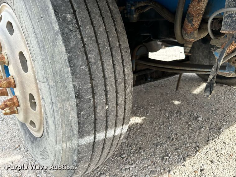 image for item MS9884 2001 Freightliner  FLD120 semi truck