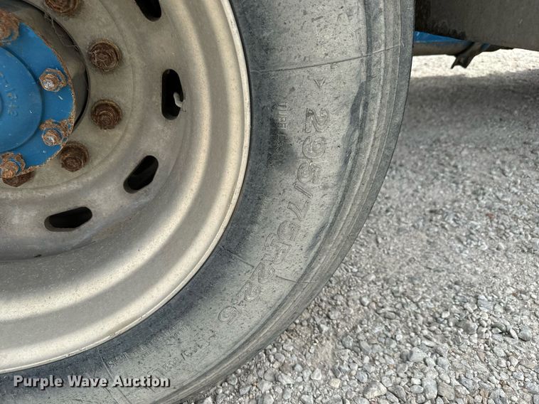 image for item MS9884 2001 Freightliner  FLD120 semi truck