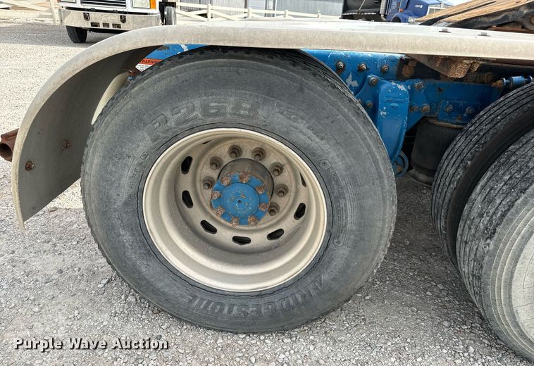 image for item MS9884 2001 Freightliner  FLD120 semi truck