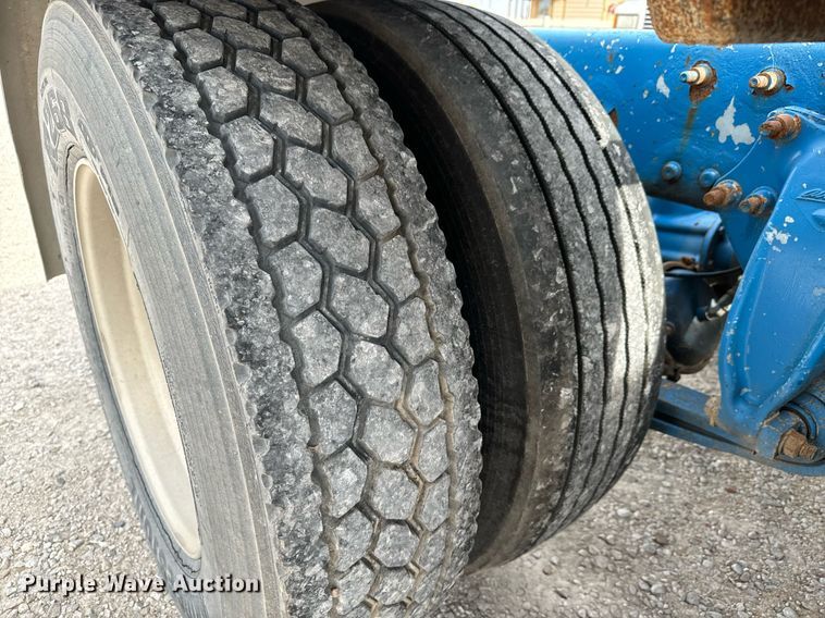 image for item MS9884 2001 Freightliner  FLD120 semi truck