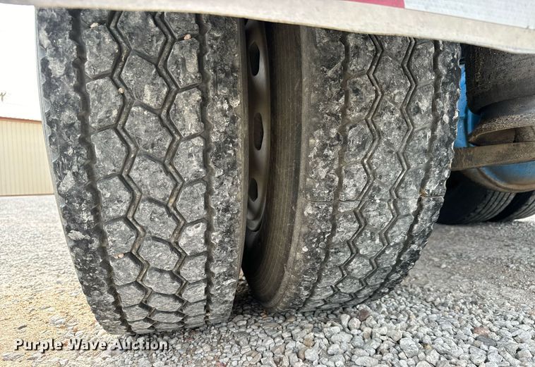 image for item MS9884 2001 Freightliner  FLD120 semi truck