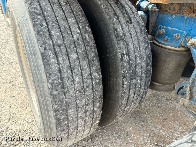 image for item MS9884 2001 Freightliner  FLD120 semi truck