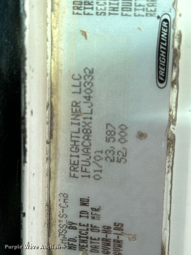 image for item MS9884 2001 Freightliner  FLD120 semi truck