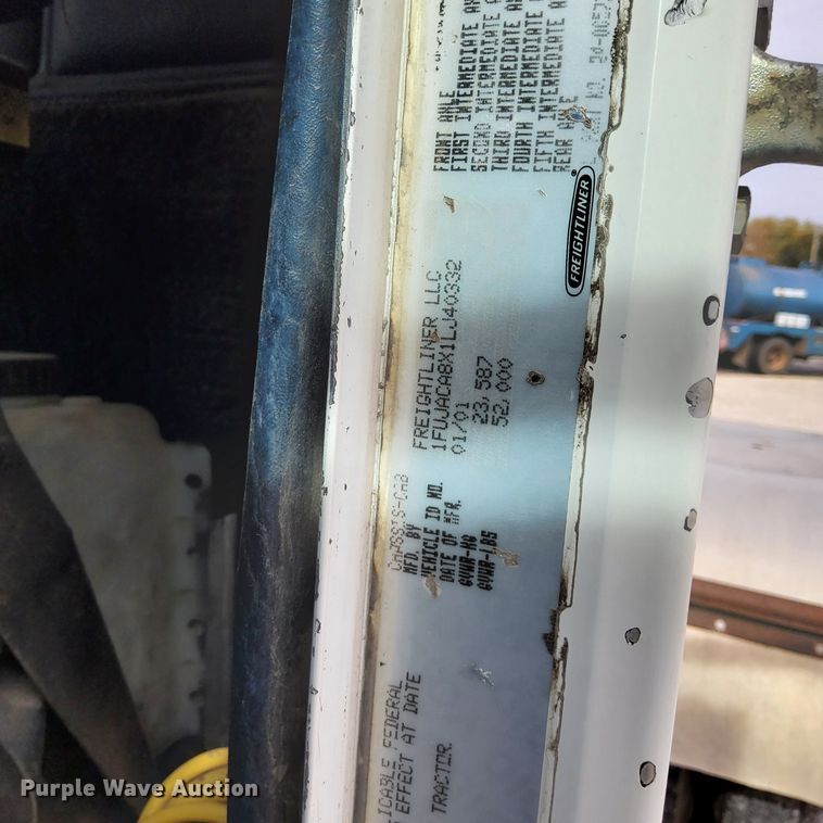 image for item MS9884 2001 Freightliner  FLD120 semi truck