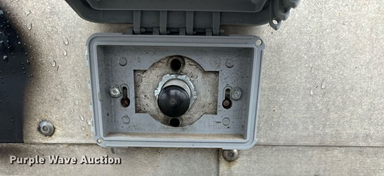 image for item MS9919 2014 Mac flatbed trailer