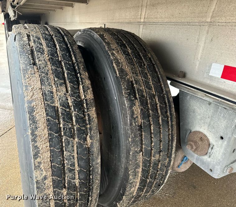 image for item MS9919 2014 Mac flatbed trailer