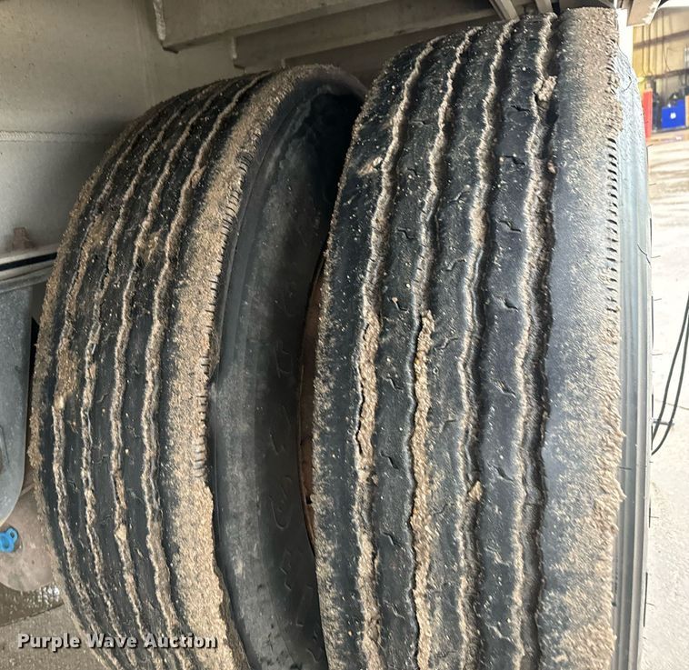 image for item MS9919 2014 Mac flatbed trailer