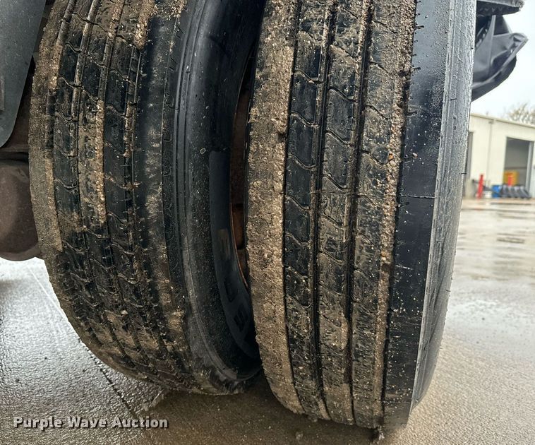 image for item MS9919 2014 Mac flatbed trailer