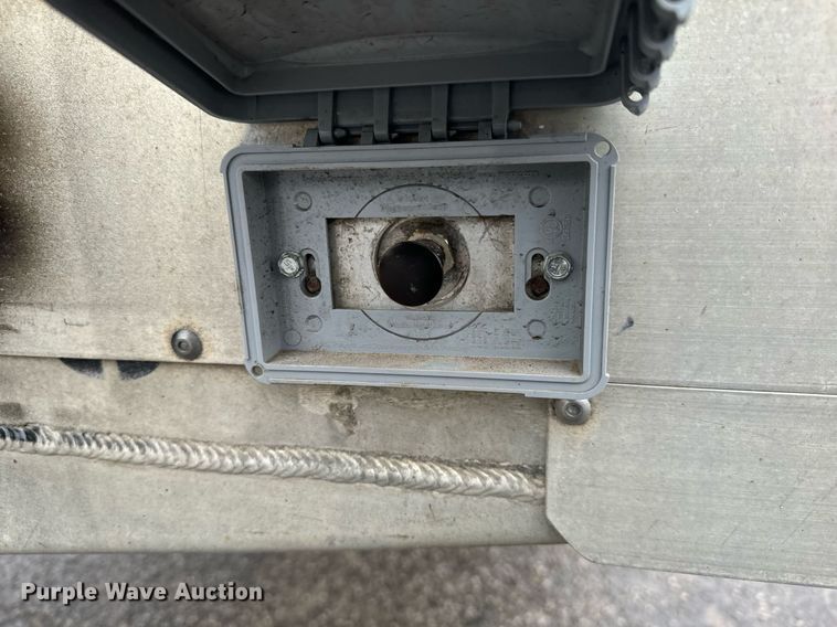 image for item MS9921 2014 Mac flatbed trailer