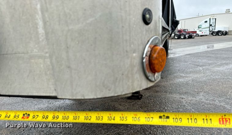 image for item MS9921 2014 Mac flatbed trailer