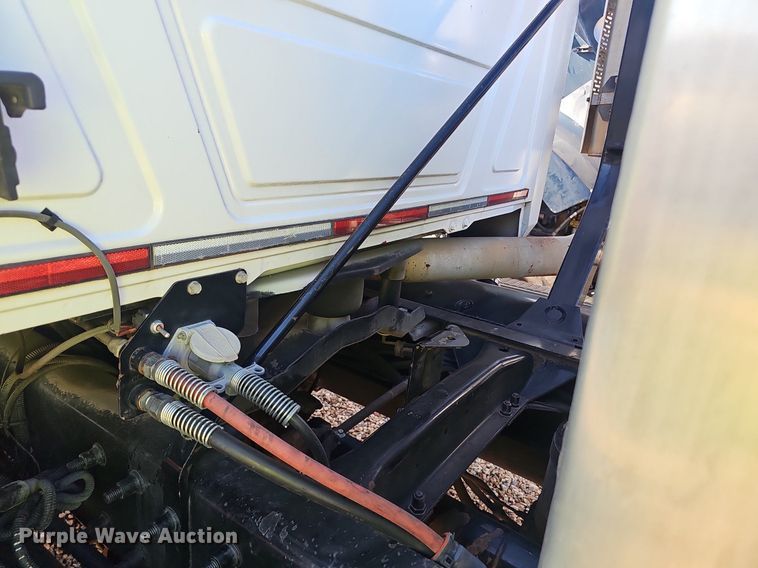 image for item NX9175 2000 Mack CH613 semi truck