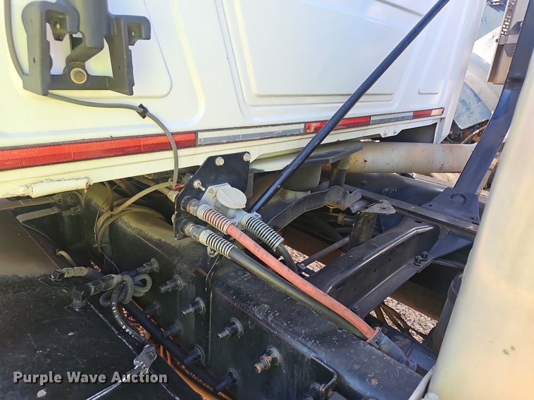 image for item NX9175 2000 Mack CH613 semi truck