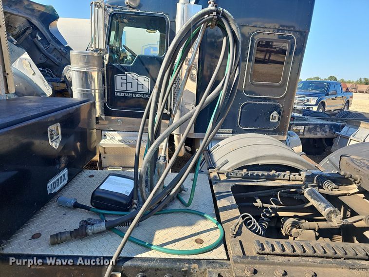 image for item NX9175 2000 Mack CH613 semi truck